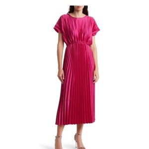 Elegant Pink Pleated Dress